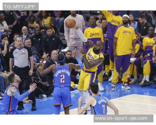 雷霆与湖人季后赛对决回顾：经典时刻与精彩瞬间的交锋